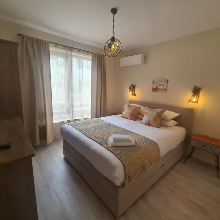 Sea Dreams Yellow Submarine Aparthotel Sveti Vlas