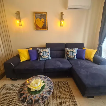 Sea Dreams Yellow Submarine Apart Otel