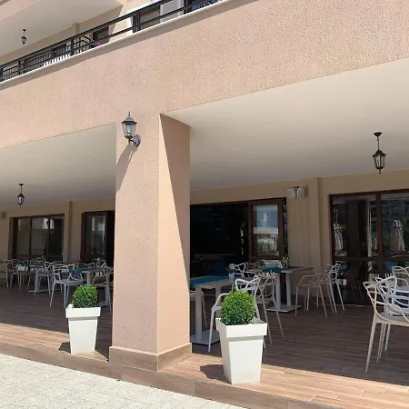 Sea Dreams Yellow Submarine Apart Otel Sveti Vlas